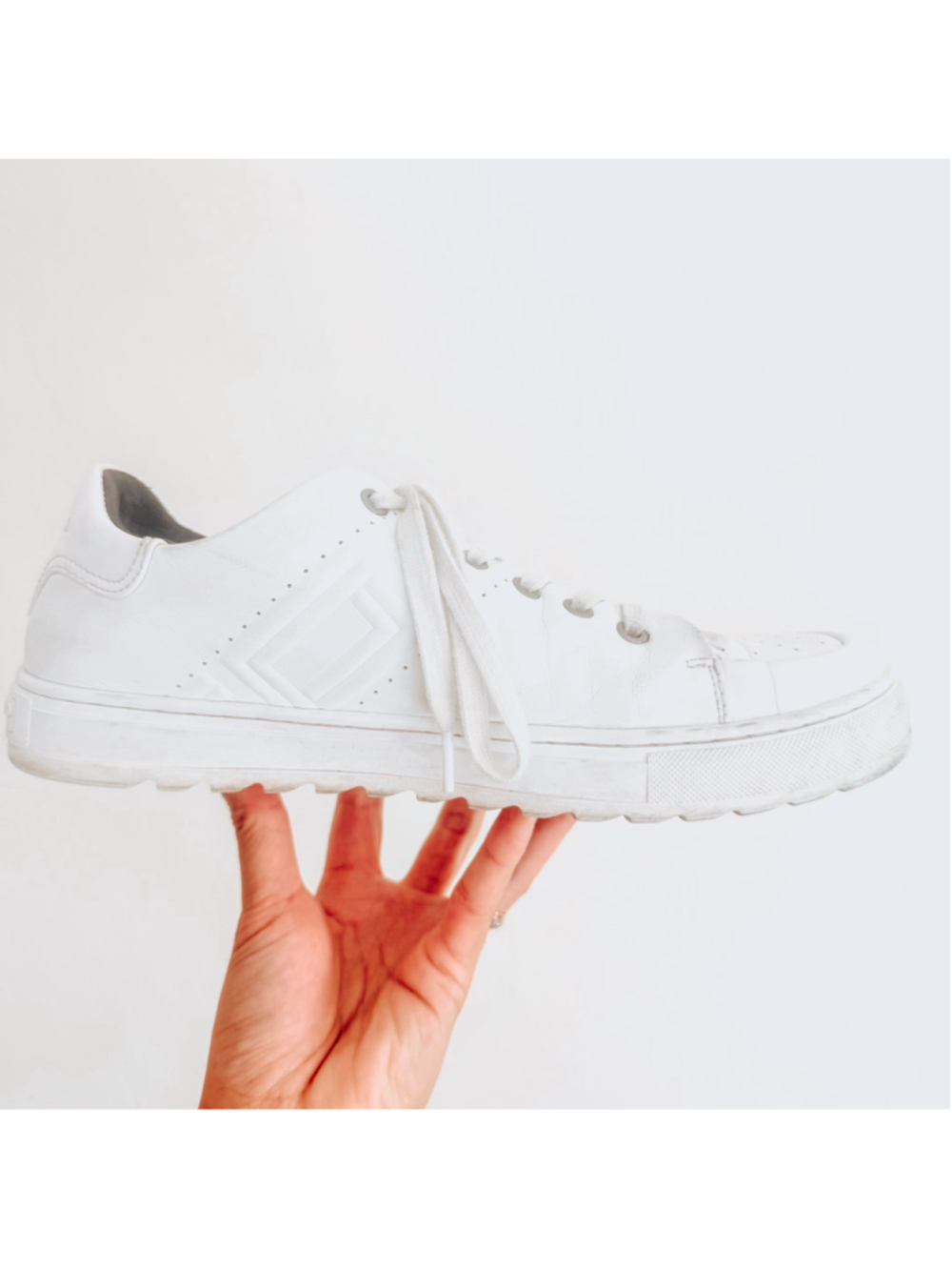 Karl Lagerfeld Men’s White and Black Sneakers Size 10
